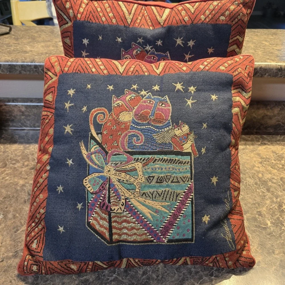 2 Laurel Burch Cat Tapestry Throw‎ Pillows Square Christmas Present Stars 18x18